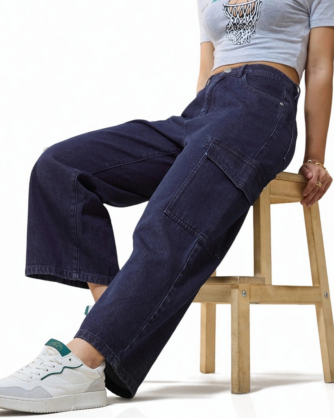 Women's Black Baggy Stright Fit Cropped Cargo Jeans bottomwear