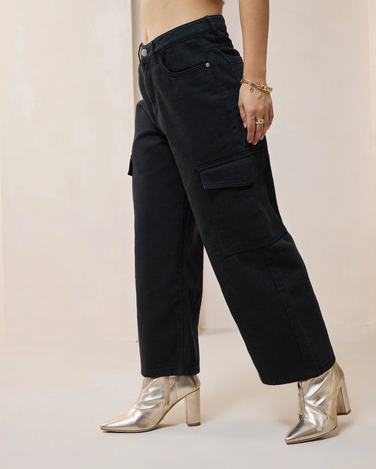 Women's Black Baggy Stright Fit Cropped Cargo Jeans  bottomwear