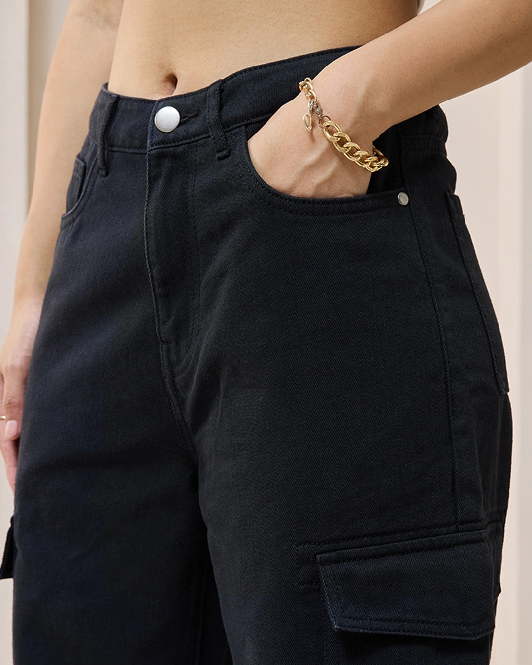 Women's Black Baggy Stright Fit Cropped Cargo Jeans bottomwear